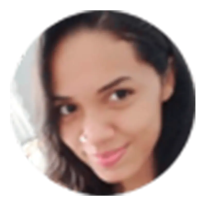 Julia- 32 anos